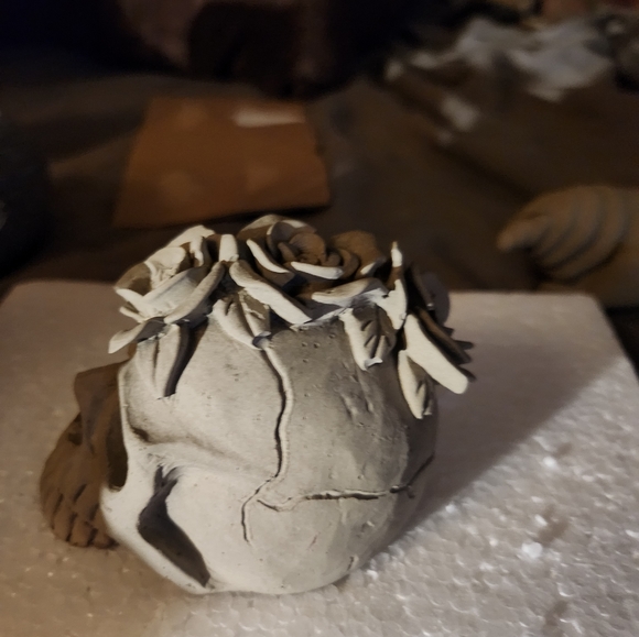 Small skull with rose (unpainted) - Picture 2 of 4